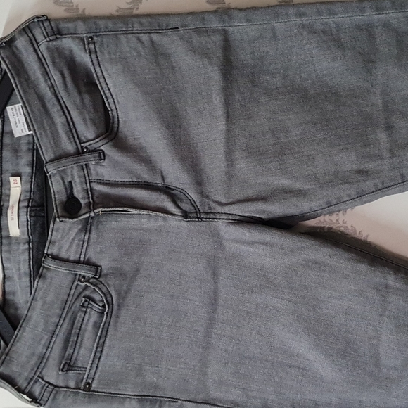 Levi's Jeans - Picture 2 of 5